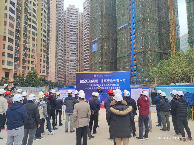 陸煊對應(yīng)急救援工作做指示。黃寶生 攝（修圖）.jpg