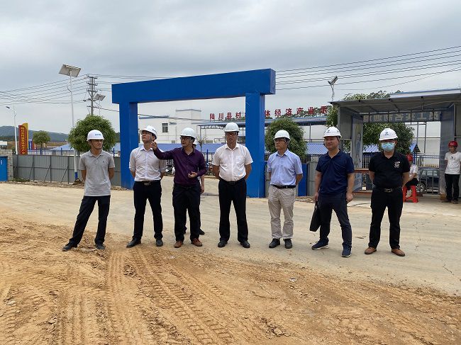 蔡桂全（右四）在項(xiàng)目檢查。廖益通 攝（修圖）.jpg