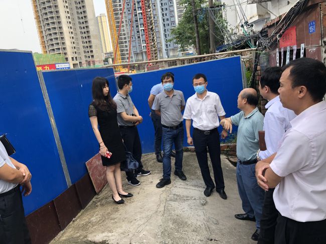 走訪周邊群眾。龔媚媚 攝（修圖）.jpg