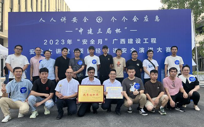 參賽選手及啦啦隊合影。黃琛晗 攝（修圖）.jpg