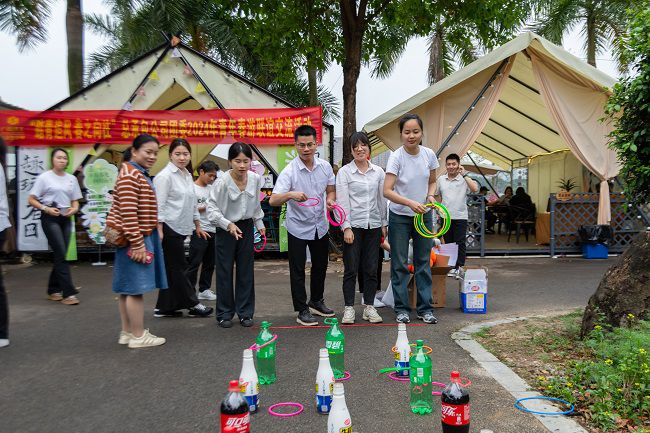 套圈現(xiàn)場(chǎng)。郭奎君 攝.jpg